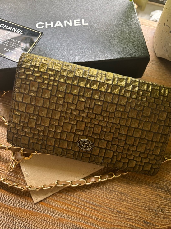 CHANEL Handbags - CHANEL Metallic Bronze Mosaic Tile Texture Wallet w/ Box & Crossbody Chain RARE